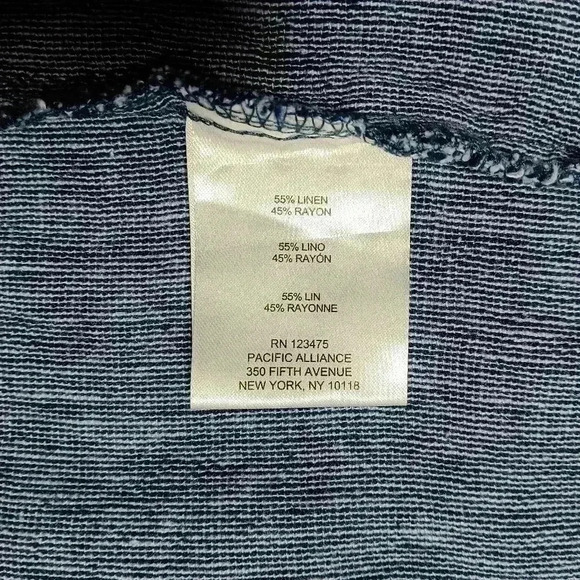 Ellen  Tracy Linen/ Rayon blend Blue like denim color Capris. Ladies size M - Picture 4 of 7